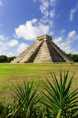 Fototapeta na wymiar Kukulcan pyramid in the Mexican city of Chichen Itza. Travel concept.Mayan pyramids in Yucatan, Mexico