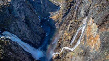 Fototapeta na wymiar Wodospad Skjervefossen w Granvin , w Norwegii