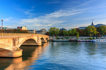 Naklejka premium Beautiful sunrise over the Seine river, Paris. France