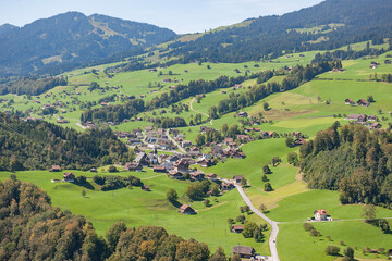 Fototapeta na wymiar Luftaufnahme der Landschaft bei Stalden, Kanton Obwalden, Schweiz