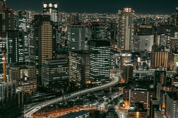 Fototapeta na wymiar 大阪府　梅田スカイビルから眺める大阪の夜景（大阪駅方面）