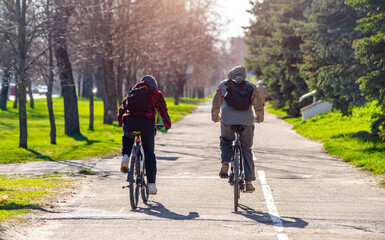 Naklejka premium Cyclists ride on the bike path in the city Park 