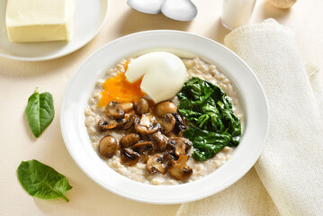 Mushroom and spinach oatmeal