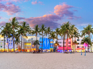 Sunset, South Beach, Ocean Drive,.Floridas East Coast.Miami Florida USA - obrazy, fototapety, plakaty