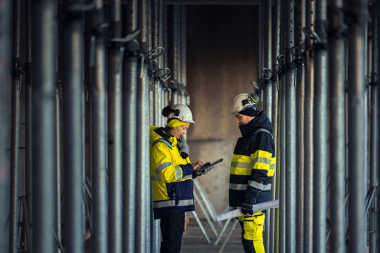 Engineers talking at building site