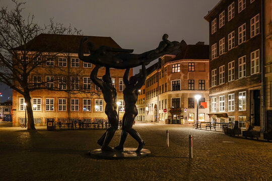 Copenhagen, Denmark Iconic statue, Generations lifting generations by Svend Viig Hansen on Gammel Strand from 2000.