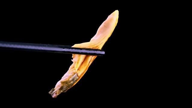 A piece of steamed golden pomfret meat was sandwiched with chopsticks