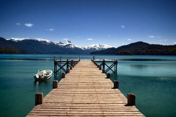 Obraz premium A beautiful pier on the lake in the morning with a boat. , Argentina