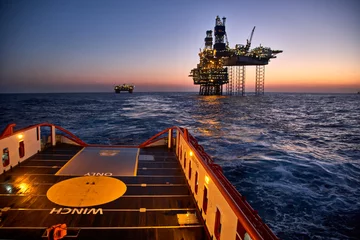 Selbstklebende Fototapeten Anchor handing vessel  in the sea during cargo operations for offshore oil production platform. © Igor Hotinsky