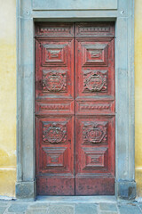 The door of a house  in the square Cavalieriin Pisa, Italy