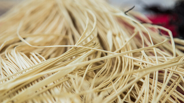 La materia prima para confeccionar los sombreros 