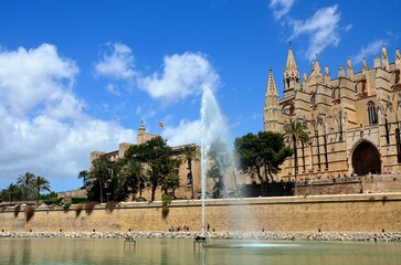 Surtidor junto a la Catedral de Palma de Mallorca