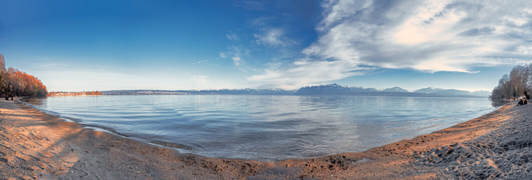 Panorama depuis la plage de Tolochenaz