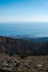 Citt&agrave; di Genova avvolta dalla nebbia e dal caligo in Liguria