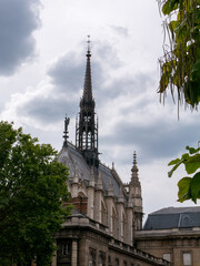 Fototapeta na wymiar Vue arrière de la Sainte-Chapelle de Paris