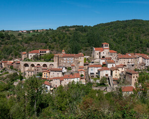 Fototapeta na wymiar Point de vue sur le village d'Auzon (Auvergne)