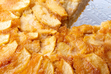 Caramelized apple cake is a delicious dessert. Turkish name; elmali kek