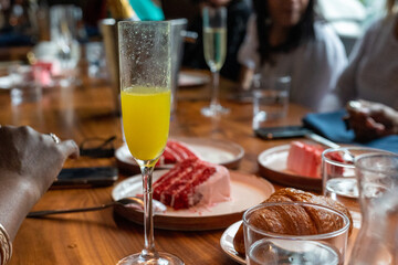 glasses of champagne and cake