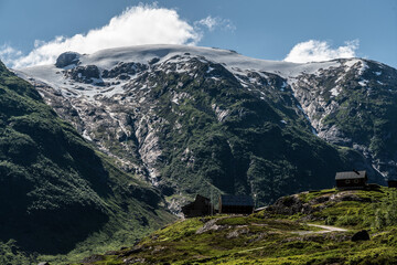 Naklejka na ściany i meble Berghütte Tungestolen am Gletscher Austerdalsbreen, Norwegen