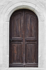 Fototapeta na wymiar View of white building with dark wooden door