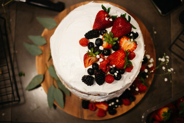 wedding cake detail with fresh fruit
