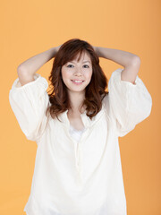 Naklejka premium カメラ目線の女性のポートレート