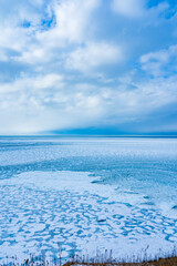 Obraz premium 【北海道】冬の網走 能取岬とおし寄せる流氷