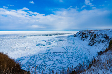 【北海道】冬の網走 能取岬とおし寄せる流氷 © k_river