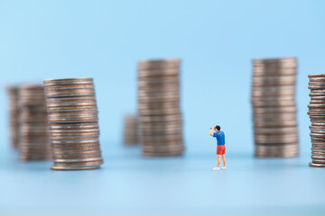 Miniature photography observer looks at the development of coin economy