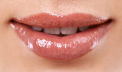 Obraz premium Thats a perfect smile. a womans mouth and teeth.