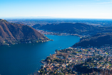 Fototapeta na wymiar Panorama of Lake Como and the city, photographed from Cernobbio, in the day.