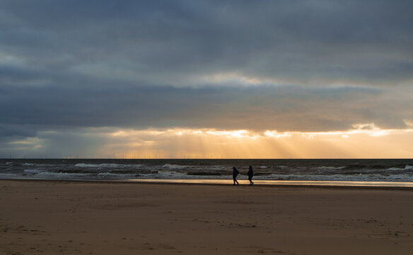 sunset hikers bergen aan zee