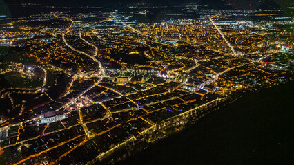 Obraz premium drone view of city streets at night public illumination at night from view from above 