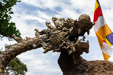 dragon head sculpture