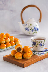 pineapple cookies witha cup of tea