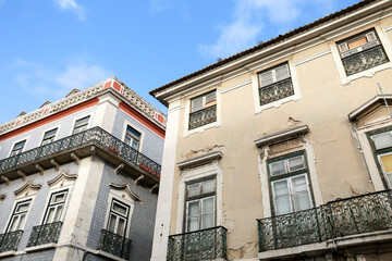 Fototapeta na wymiar Old colorful houses and beautiful streets of Lisbon