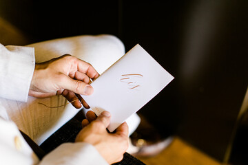 Eheversprechen his in den H&auml;nden des Br&auml;utigams vor der Trauung