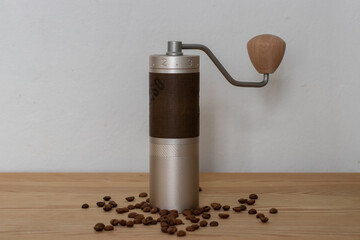 Manual coffee grinder and coffee beans - obrazy, fototapety, plakaty