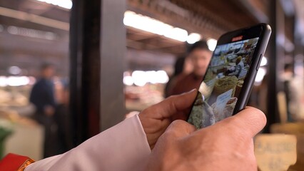 Obraz premium People visit Centenary Farmers Market in Thimphu, Bhutan