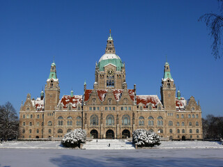 Obraz premium Neues Rathaus von Hnanover im Winter