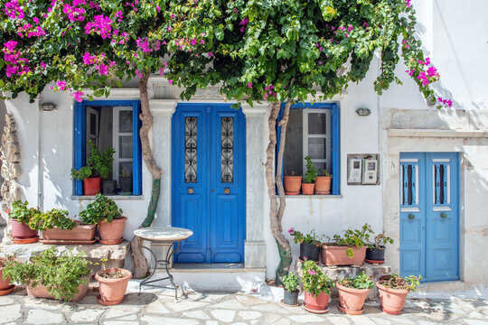 Fototapeta Greece. Tinos island of art, Cycladic architecture at Pyrgos village