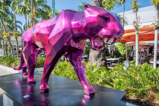Panther sculpture by artist Richard Orlisnki