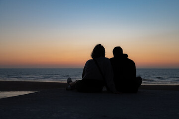 silhouette of a couple on the beach