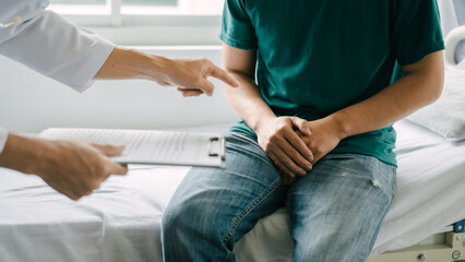 Obraz premium Male patient consulting a medical specialist at hospital. Prostate cancer, erectile dysfunction, urinary tract inflammation