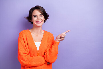 Photo of cheerful glad lady wear trendy comfort clothes arm demonstrate empty space information news isolated on purple color background