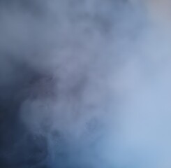 Fum&eacute;e blanche sur fond noir, Generative AI