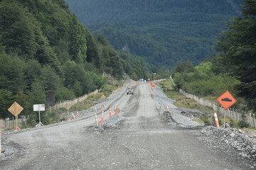 construccion en camino rural patagonia