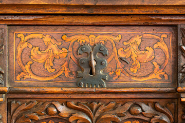 Baul de madera antiguo