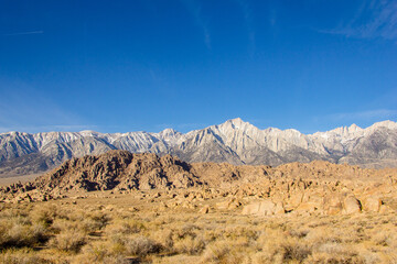 Fototapeta na wymiar off-roading in the Alabama hills with the snow capped eastern sierra nevada mountains in the background.
