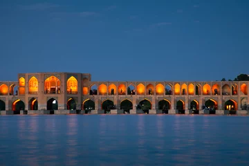 Papier Peint photo Pont Khadjou Isfahan, Iran - 15th june, 2022:Old Khajoo bridge, across the Zayandeh River in Isfahan, Iran.